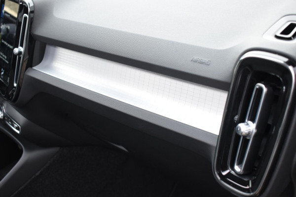Volvo XC40 T4 211PK Automaat Recharge Inscription Expression / Navigatie / Elektrisch glazen panorama schuifdak / Cruise Control / Elektrische achterklep / Achteruitrijcamera /