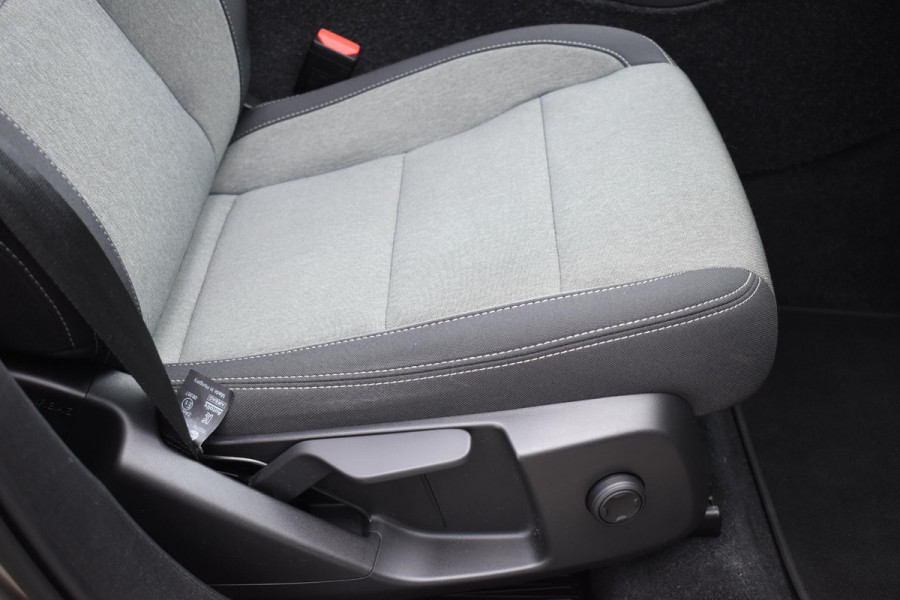 Volvo XC40 T4 211PK Automaat Recharge Inscription Expression / Navigatie / Elektrisch glazen panorama schuifdak / Cruise Control / Elektrische achterklep / Achteruitrijcamera /