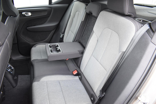 Volvo XC40 T4 211PK Automaat Recharge Inscription Expression / Navigatie / Elektrisch glazen panorama schuifdak / Cruise Control / Elektrische achterklep / Achteruitrijcamera /