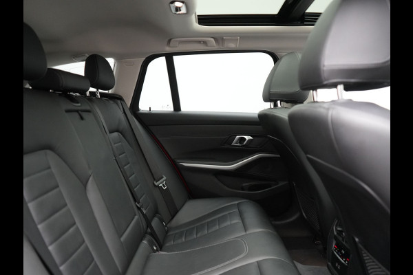 BMW 3 Serie Touring 330e xDrive Plug In Hybrid 293pk Dealer O.H PHEV | Trekhaak Af Fabriek | Panodak | Adaptive Cruise | Camera | Verwarmde Stoelen | Hifi Sound | Blis | Keyless | Navigatie | Virtual | DAB | 18"L.M |
