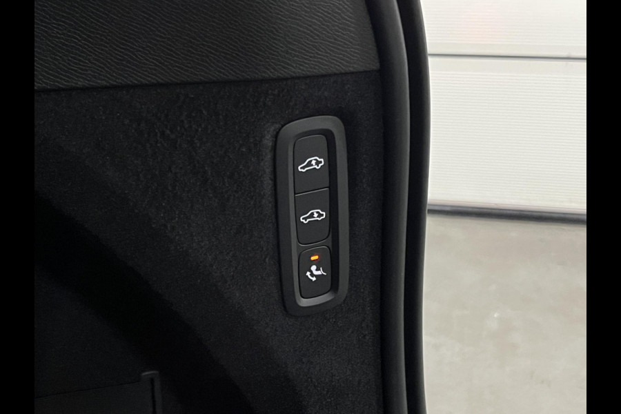 Volvo XC90 2.0 T8 Plug-in hybrid AWD Ultra Dark Luchtvering | Massage | Bowers & Wilkins | Trekhaak | Adapt. Cruise | Stoelventilatie | 22" wielen | 360 camera | Head-up
