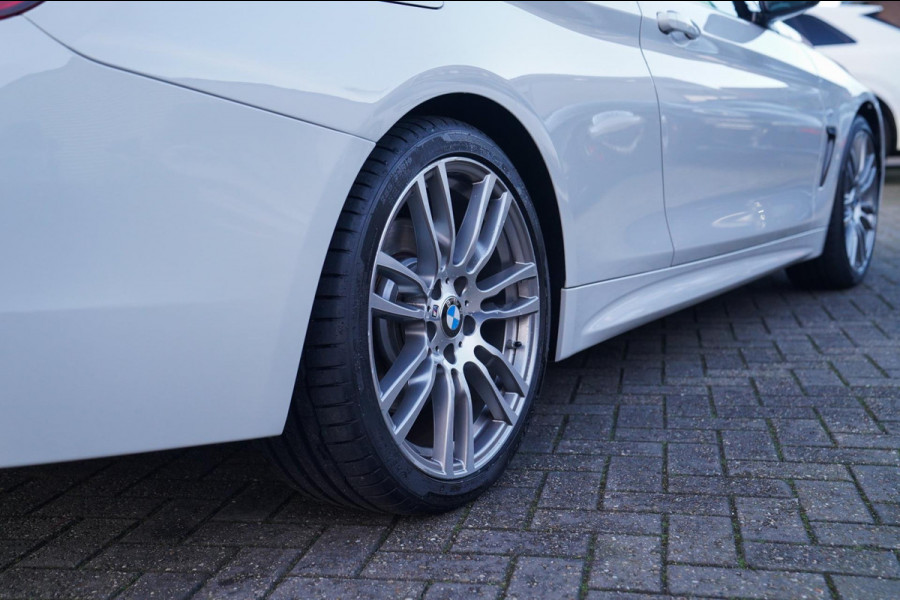 BMW 4 Serie Cabrio 440i High Executive | M-pakket | Cabrio | Nekverwarming | Harman/Kardon | Facelift iDrive LCI | Lane Assist |