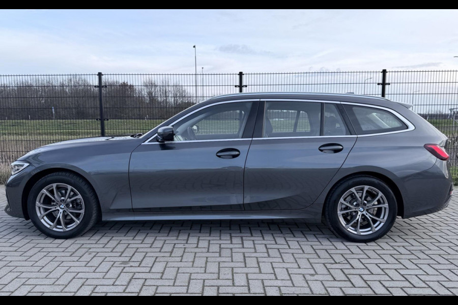 BMW 3 Serie Touring 318i Executive Edition | ACC | PDC | Half Leder | 17' LMV