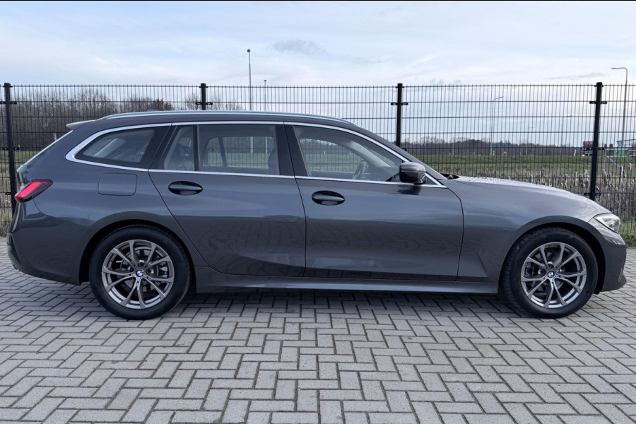 BMW 3 Serie Touring 318i Executive Edition | ACC | PDC | Half Leder | 17' LMV