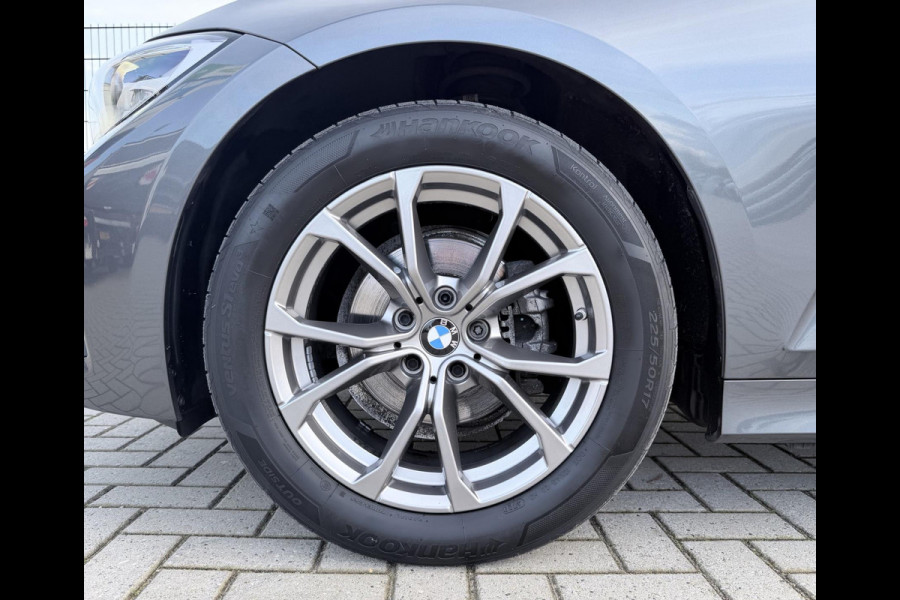 BMW 3 Serie Touring 318i Executive Edition | ACC | PDC | Half Leder | 17' LMV