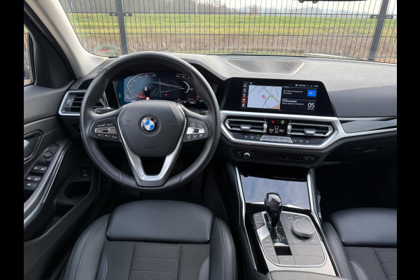 BMW 3 Serie Touring 318i Executive Edition | ACC | PDC | Half Leder | 17' LMV