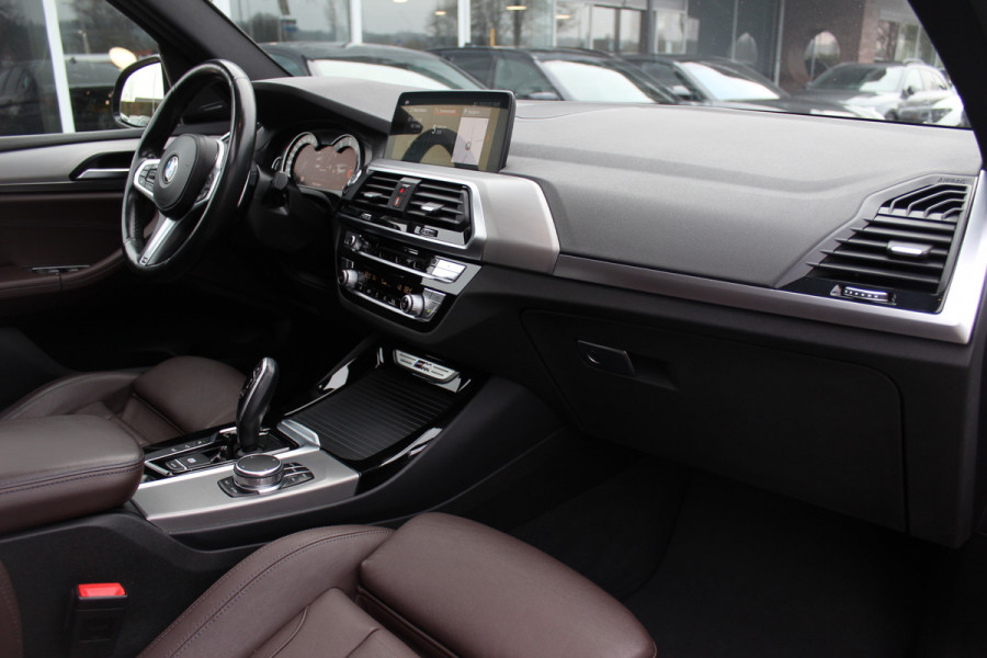 BMW X3 M40i xDrive High Executive / Panoramadak / 360Camera / Head-up / Keyless / 20'' / Harman Kardon / Bruin Leder / Dodehoek / DAB / Stoelverwarming 4x / ACC / CarPlay