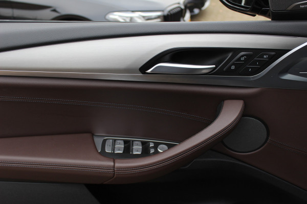 BMW X3 M40i xDrive High Executive / Panoramadak / 360Camera / Head-up / Keyless / 20'' / Harman Kardon / Bruin Leder / Dodehoek / DAB / Stoelverwarming 4x / ACC / CarPlay