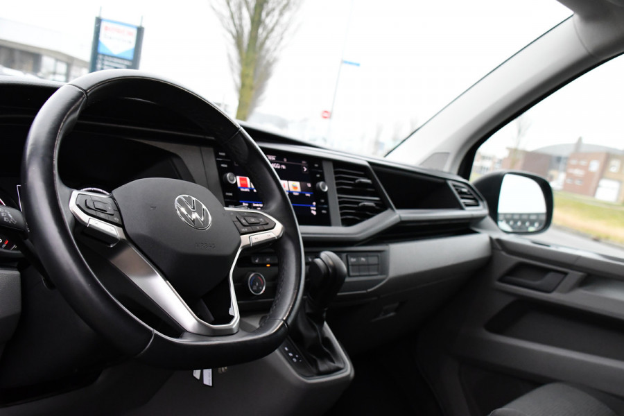 Volkswagen Transporter 2.0 TDI L2H1 30 ABT Bulli Edition Camera, Cruise, Carplay, LED, Stoelverwarming, Standkachel, Multimedia, Sensoren, Uniek!