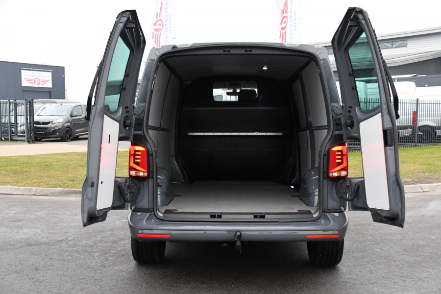 Volkswagen Transporter 2.0 TDI L2H1 30 ABT Bulli Edition Camera, Cruise, Carplay, LED, Stoelverwarming, Standkachel, Multimedia, Sensoren, Uniek!