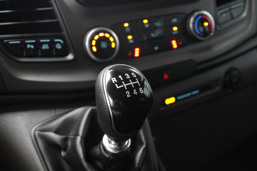 Ford Transit Custom 2.0 TDCI L1H1 Trend Dubbele Cabine | Trekhaak | Stoel + Stuurverwarming | Camera | Cruise Control | Carplay |