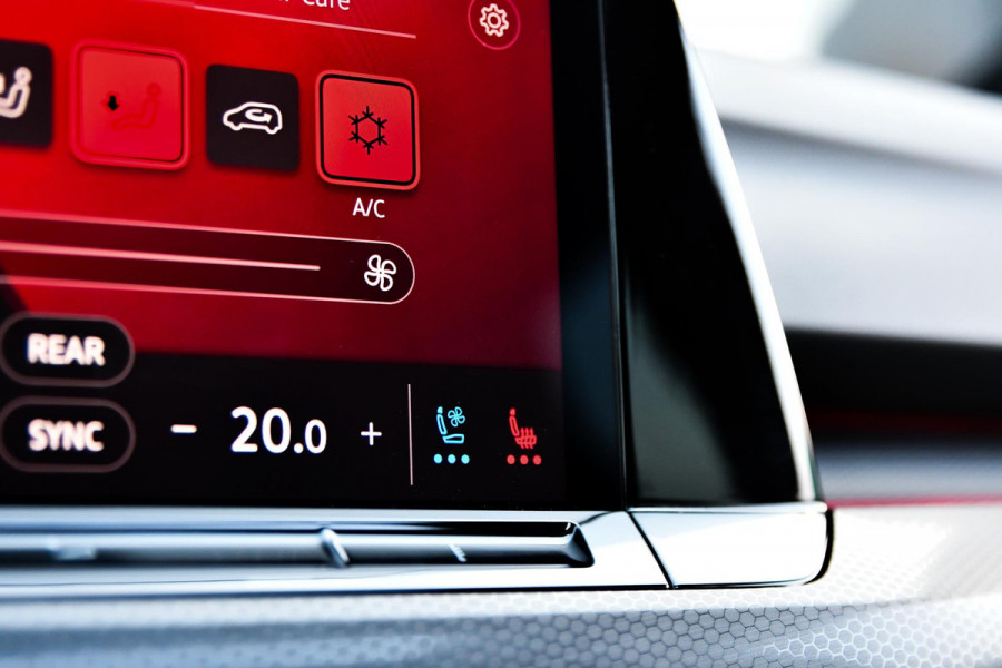 Volkswagen Golf 2.0 GTD. Pano, Leder, Koeling, Memory, HUD, Camera, H/K, Dodeh, ACC, Stuurvw, IQ Light, CarPlay!