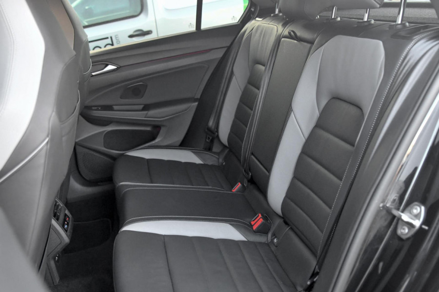 Volkswagen Golf 2.0 GTD. Pano, Leder, Koeling, Memory, HUD, Camera, H/K, Dodeh, ACC, Stuurvw, IQ Light, CarPlay!