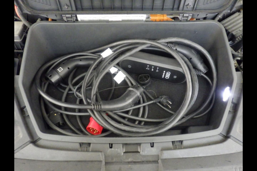 Audi e-tron 55 quattro S edition 95 kWh | Full Options | 66.000 km!