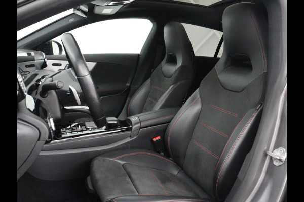 Mercedes-Benz CLA-Klasse 180 AMG | Panoramadak | Stoelverwarming | Leder/Alcantara | Memory | Matrix LED | Sfeerverlichting | Keyless | Navigatie | Widescreen