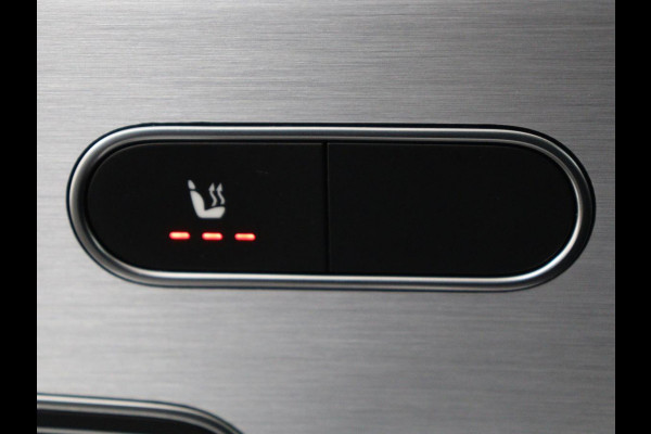 Mercedes-Benz CLA-Klasse 180 AMG | Panoramadak | Stoelverwarming | Leder/Alcantara | Memory | Matrix LED | Sfeerverlichting | Keyless | Navigatie | Widescreen