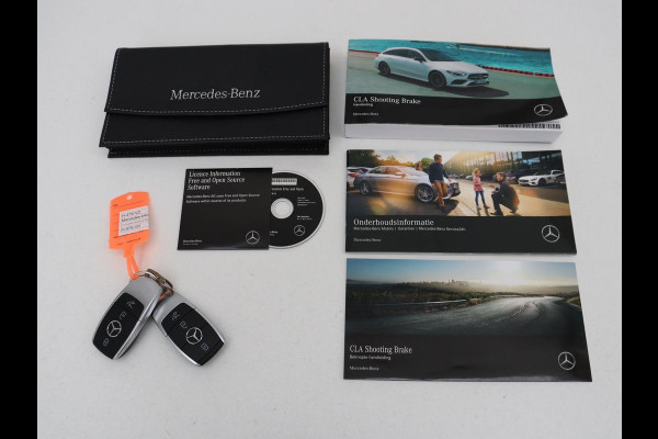 Mercedes-Benz CLA-Klasse 180 AMG | Panoramadak | Stoelverwarming | Leder/Alcantara | Memory | Matrix LED | Sfeerverlichting | Keyless | Navigatie | Widescreen