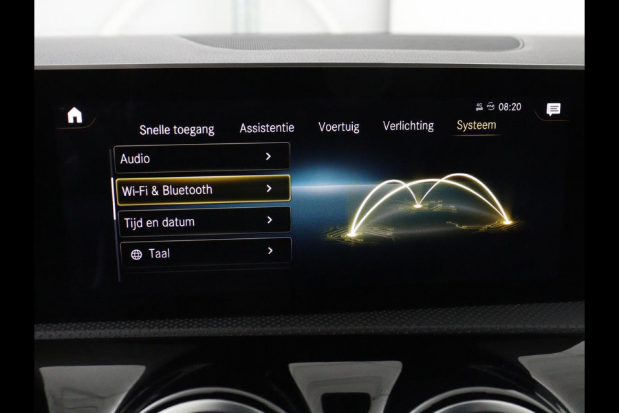 Mercedes-Benz CLA-Klasse 180 AMG | Panoramadak | Stoelverwarming | Leder/Alcantara | Memory | Matrix LED | Sfeerverlichting | Keyless | Navigatie | Widescreen