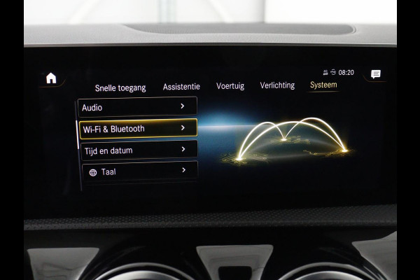 Mercedes-Benz CLA-Klasse 180 AMG | Panoramadak | Stoelverwarming | Leder/Alcantara | Memory | Matrix LED | Sfeerverlichting | Keyless | Navigatie | Widescreen