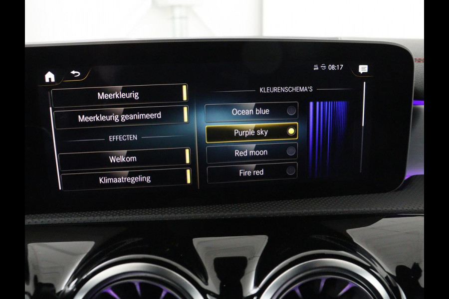 Mercedes-Benz CLA-Klasse 180 AMG | Panoramadak | Stoelverwarming | Leder/Alcantara | Memory | Matrix LED | Sfeerverlichting | Keyless | Navigatie | Widescreen
