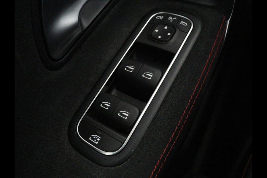 Mercedes-Benz CLA-Klasse 180 AMG | Panoramadak | Stoelverwarming | Leder/Alcantara | Memory | Matrix LED | Sfeerverlichting | Keyless | Navigatie | Widescreen