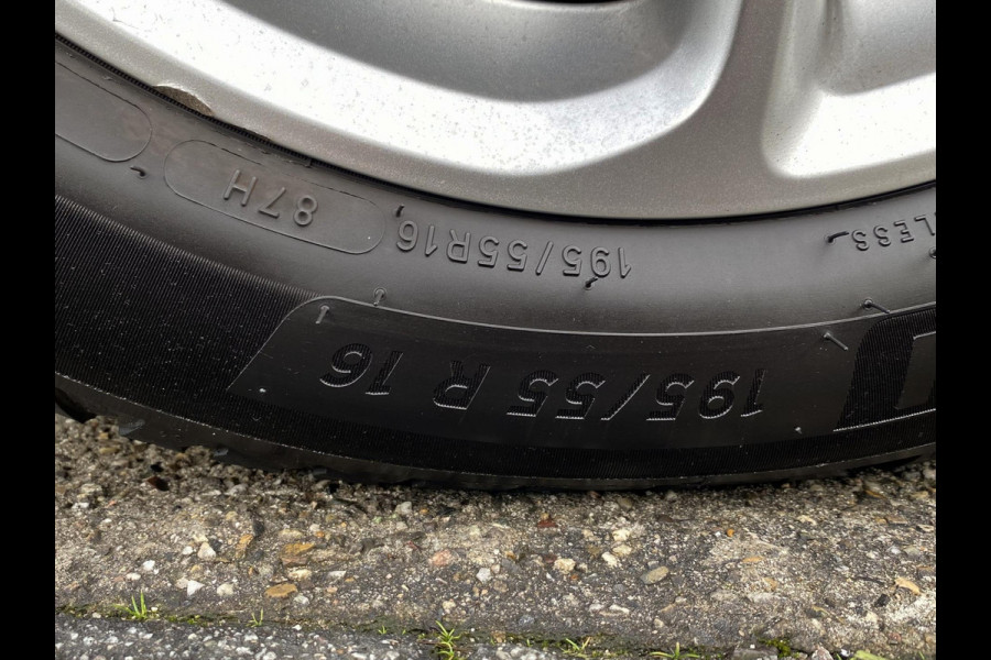 Opel Corsa 1.2 GS Line - Apple CarPlay I Airco I PDC/Achteruitrij camera I Sport interieur & Velgen I Dealer onderhouden