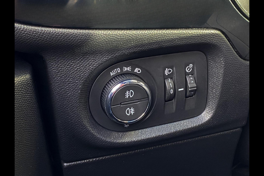 Opel Corsa 1.2 GS Line - Apple CarPlay I Airco I PDC/Achteruitrij camera I Sport interieur & Velgen I Dealer onderhouden