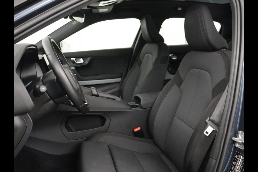 Polestar 2 Long Range Dual Motor Launch Edition 78kWh | SOH 90% | Panoramadak | Trekhaak | 360 Camera | Achterbankverwarming | Adaptive cruise | Carplay | Camera | Stoelverwarming | Keyless