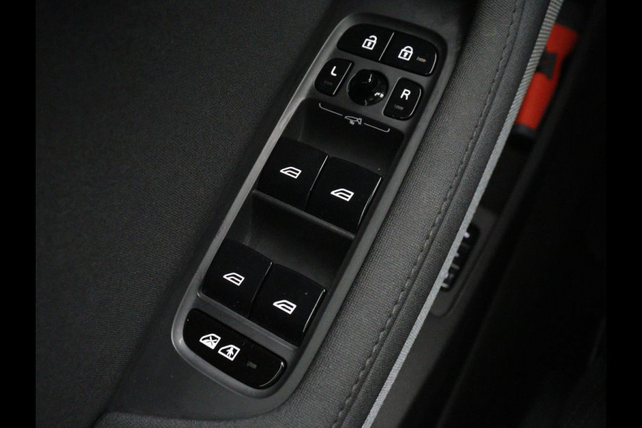 Polestar 2 Long Range Dual Motor Launch Edition 78kWh | SOH 90% | Panoramadak | Trekhaak | 360 Camera | Achterbankverwarming | Adaptive cruise | Carplay | Camera | Stoelverwarming | Keyless