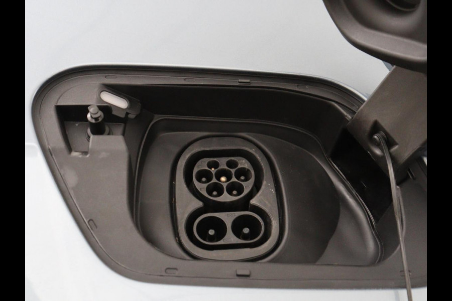 Volkswagen ID.3 Business 58 kWh | Stoel & stuurverwarming | Matrix LED | Carplay | Camera | Adaptive cruise | Keyless | Navigatie | Parkeerhulp | Bluetooth