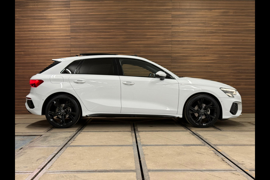 Audi A3 Sportback 35 TFSI S Black edition | S-Line | Pano | Camera | Matrix LED | RS-stoelen | Adaptive Cruise | Navigatie | NAP