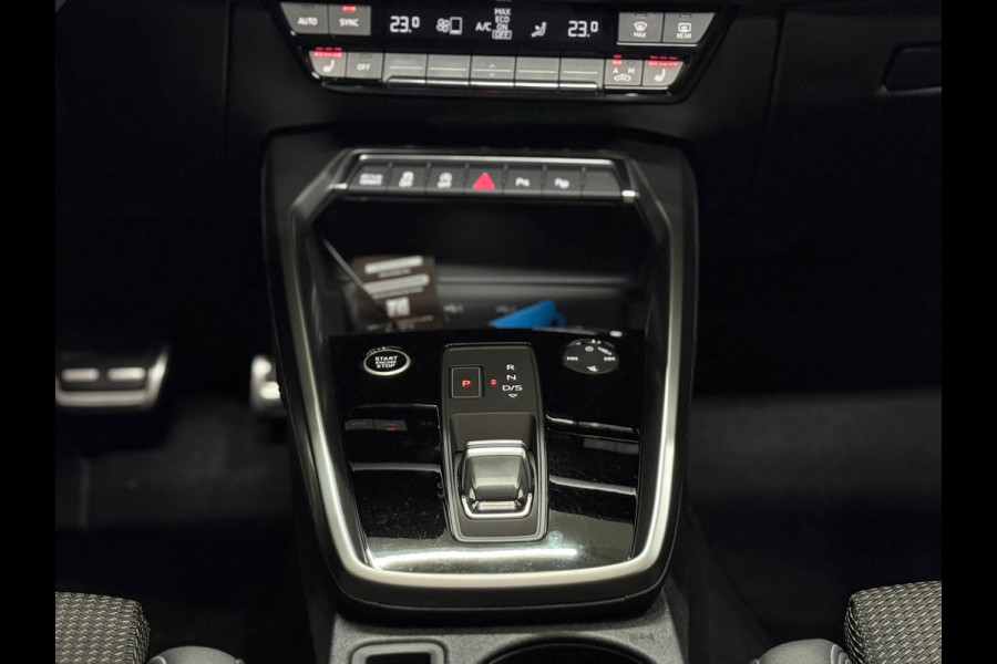 Audi A3 Sportback 35 TFSI S Black edition | S-Line | Pano | Camera | Matrix LED | RS-stoelen | Adaptive Cruise | Navigatie | NAP