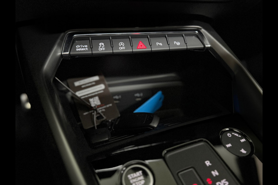 Audi A3 Sportback 35 TFSI S Black edition | S-Line | Pano | Camera | Matrix LED | RS-stoelen | Adaptive Cruise | Navigatie | NAP