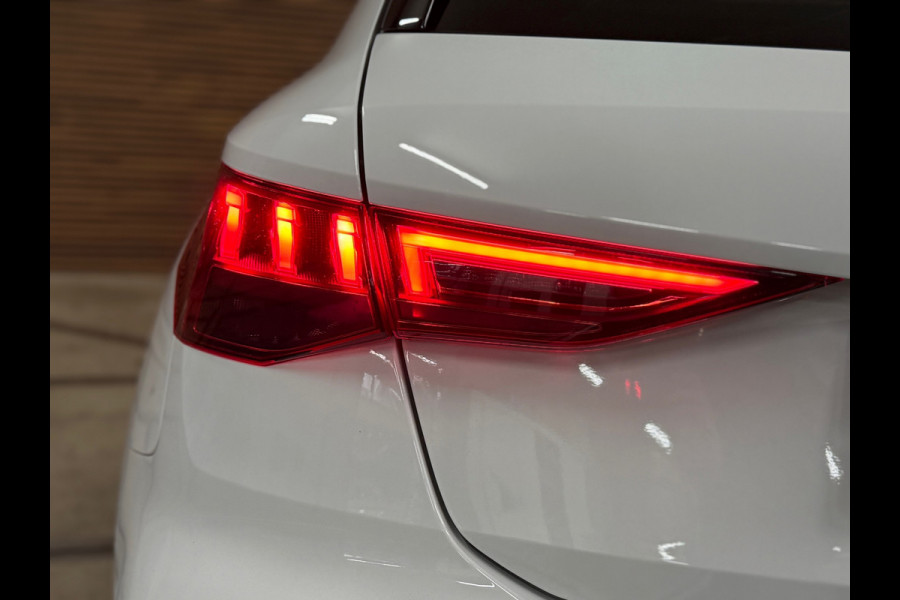 Audi A3 Sportback 35 TFSI S Black edition | S-Line | Pano | Camera | Matrix LED | RS-stoelen | Adaptive Cruise | Navigatie | NAP