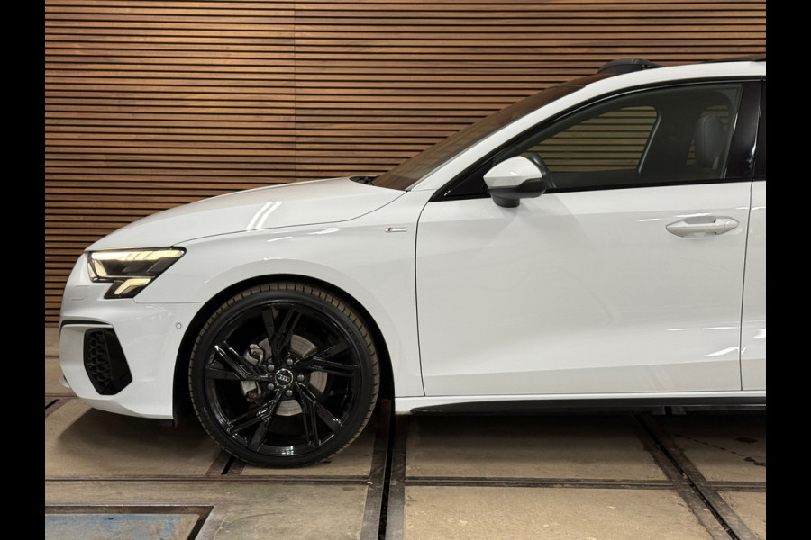 Audi A3 Sportback 35 TFSI S Black edition | S-Line | Pano | Camera | Matrix LED | RS-stoelen | Adaptive Cruise | Navigatie | NAP