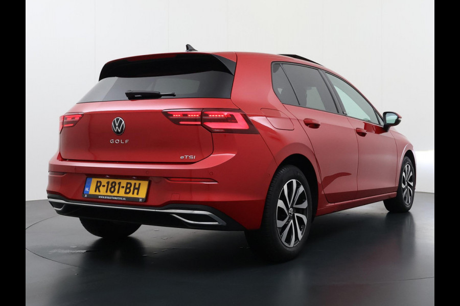 Volkswagen Golf 1.0 eTSI Life DODE HOEK | PANORAMADAK | AMBIENT LIGHT | ADD. CRUISE | VIRTUAL DASH | NAVIGATIE | MATRIX LED | COMFORT PACK |  RIJKLAARPRIJS incl. 12mnd BOVAG| STOELVERWARMING