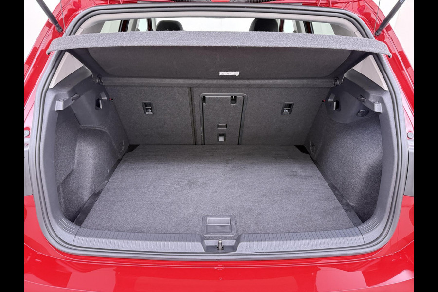 Volkswagen Golf 1.0 eTSI Life DODE HOEK | PANORAMADAK | AMBIENT LIGHT | ADD. CRUISE | VIRTUAL DASH | NAVIGATIE | MATRIX LED | COMFORT PACK |  RIJKLAARPRIJS incl. 12mnd BOVAG| STOELVERWARMING