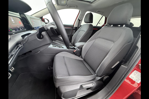 Volkswagen Golf 1.0 eTSI Life DODE HOEK | PANORAMADAK | AMBIENT LIGHT | ADD. CRUISE | VIRTUAL DASH | NAVIGATIE | MATRIX LED | COMFORT PACK |  RIJKLAARPRIJS incl. 12mnd BOVAG| STOELVERWARMING