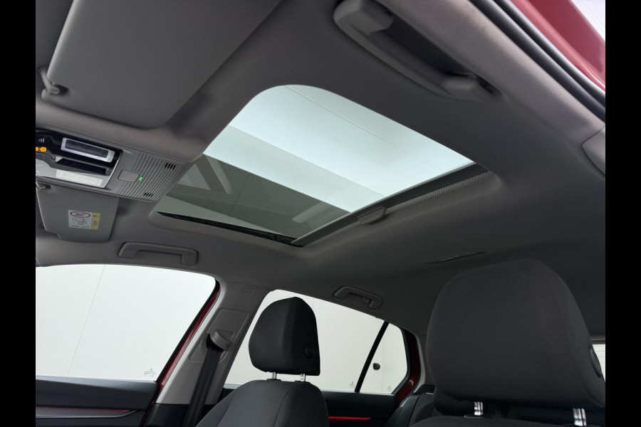 Volkswagen Golf 1.0 eTSI Life DODE HOEK | PANORAMADAK | AMBIENT LIGHT | ADD. CRUISE | VIRTUAL DASH | NAVIGATIE | MATRIX LED | COMFORT PACK |  RIJKLAARPRIJS incl. 12mnd BOVAG| STOELVERWARMING
