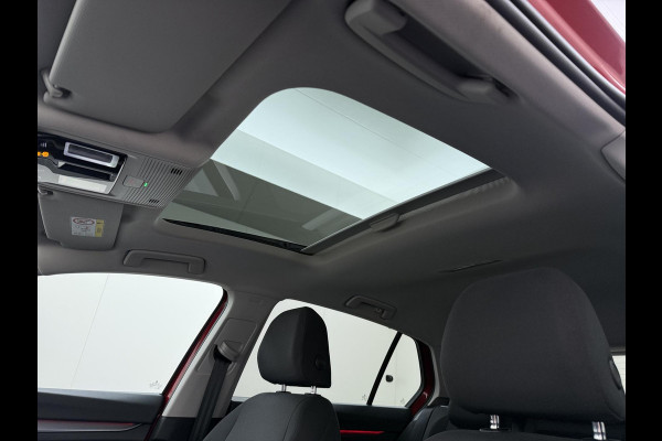 Volkswagen Golf 1.0 eTSI Life DODE HOEK | PANORAMADAK | AMBIENT LIGHT | ADD. CRUISE | VIRTUAL DASH | NAVIGATIE | MATRIX LED | COMFORT PACK |  RIJKLAARPRIJS incl. 12mnd BOVAG| STOELVERWARMING