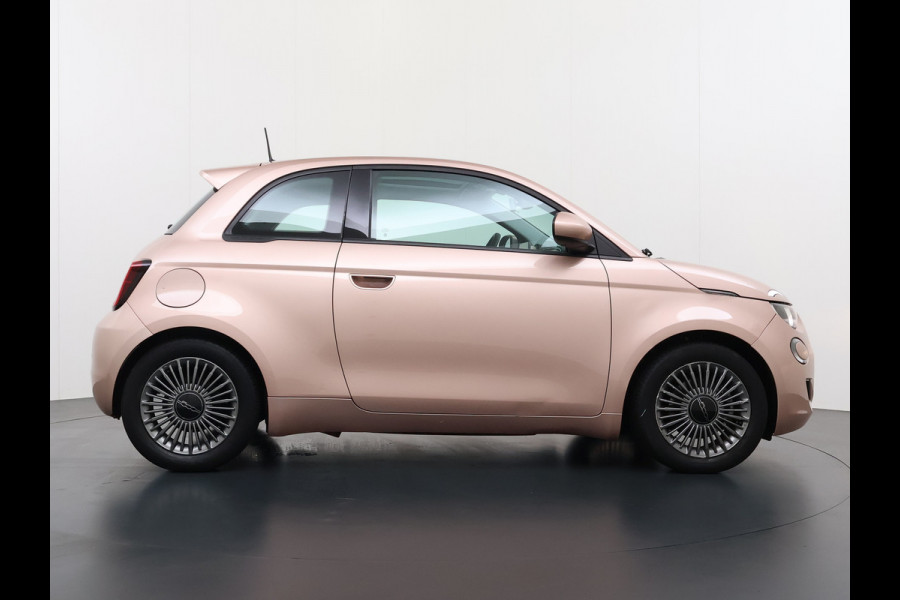 Fiat 500 Icon 42 kWh SOH 89% Panoramadak Navi Apple Carplay Android Auto Ecc Cruise Control Pdc Lmv 16" Lane Control Traffic Sign Recognition DAB Led SOH 89% Origineel Nederlandse Auto