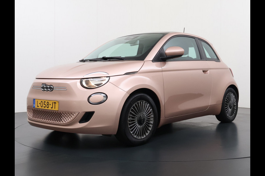 Fiat 500 Icon 42 kWh SOH 89% Panoramadak Navi Apple Carplay Android Auto Ecc Cruise Control Pdc Lmv 16" Lane Control Traffic Sign Recognition DAB Led SOH 89% Origineel Nederlandse Auto