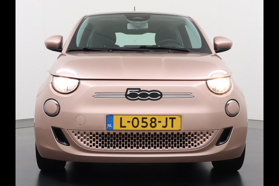 Fiat 500 Icon 42 kWh SOH 89% Panoramadak Navi Apple Carplay Android Auto Ecc Cruise Control Pdc Lmv 16" Lane Control Traffic Sign Recognition DAB Led SOH 89% Origineel Nederlandse Auto