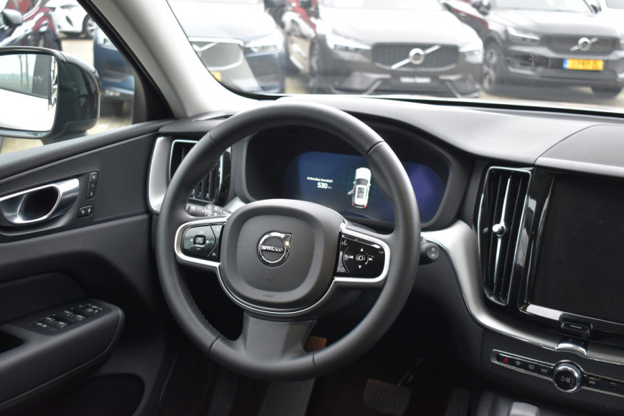 Volvo XC60 T6 350PK Plug-in hybrid AWD Plus Dark | Trekhaak | All seasons | 360 Camera | Panodak | ACC