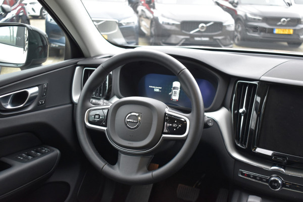 Volvo XC60 T6 350PK Plug-in hybrid AWD Plus Dark | Trekhaak | All seasons | 360 Camera | Panodak | ACC