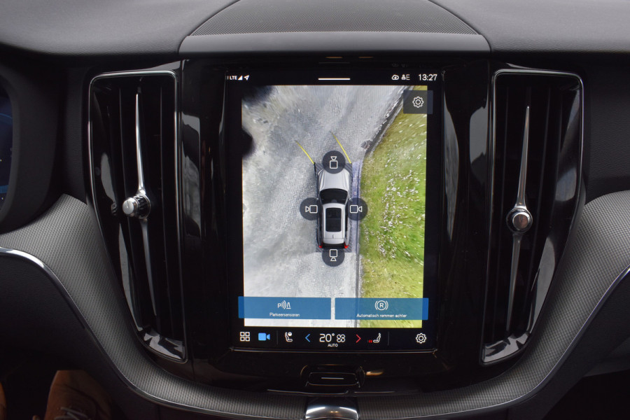 Volvo XC60 T6 350PK Plug-in hybrid AWD Plus Dark | Trekhaak | All seasons | 360 Camera | Panodak | ACC