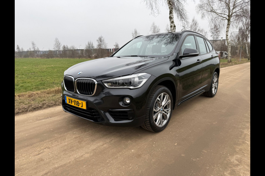 BMW X1 sDrive18i Executive Edition | NED AUTO | HUD | PANORAMADAK | HOGE INSTAP | TREKHAAK |