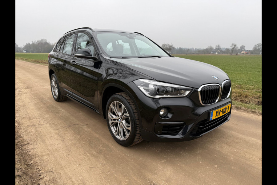 BMW X1 sDrive18i Executive Edition | NED AUTO | HUD | PANORAMADAK | HOGE INSTAP | TREKHAAK |