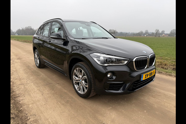 BMW X1 sDrive18i Executive Edition | NED AUTO | HUD | PANORAMADAK | HOGE INSTAP | TREKHAAK |