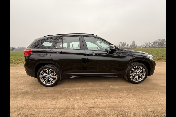 BMW X1 sDrive18i Executive Edition | NED AUTO | HUD | PANORAMADAK | HOGE INSTAP | TREKHAAK |